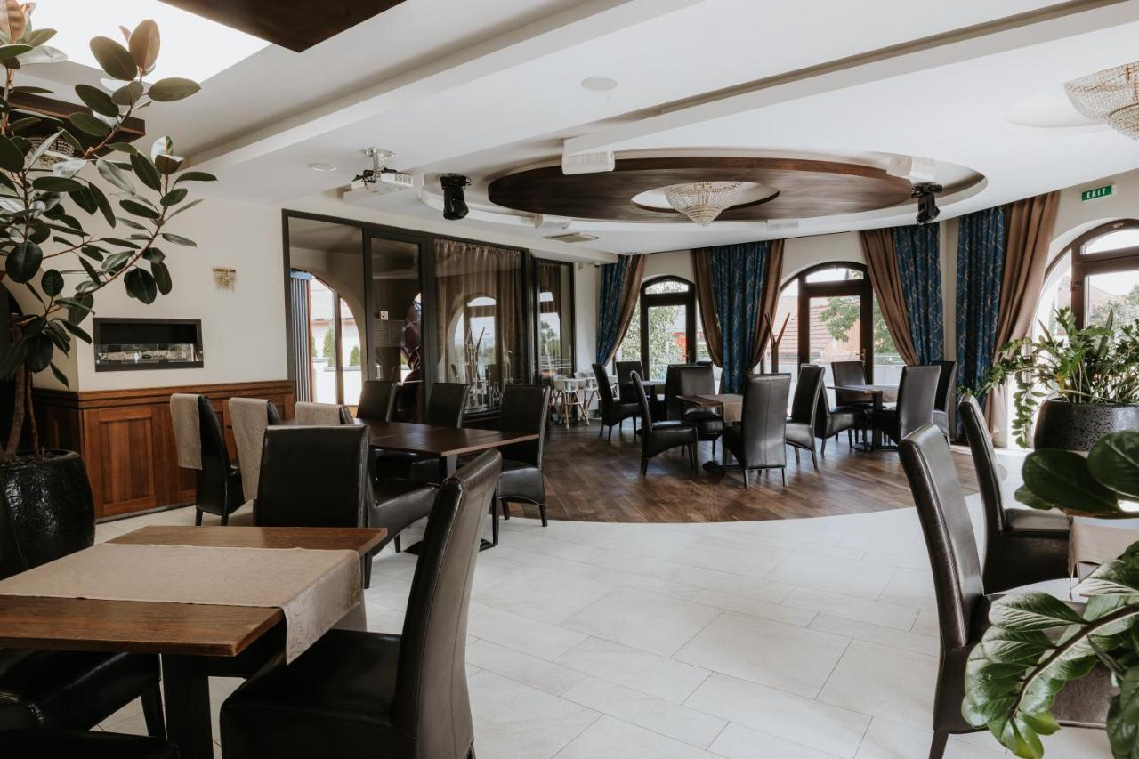 Hotel Bonaparte Kösice Dış mekan fotoğraf