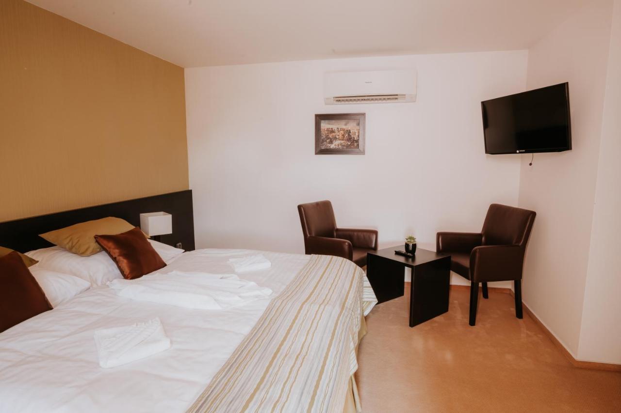 Hotel Bonaparte Kösice Dış mekan fotoğraf