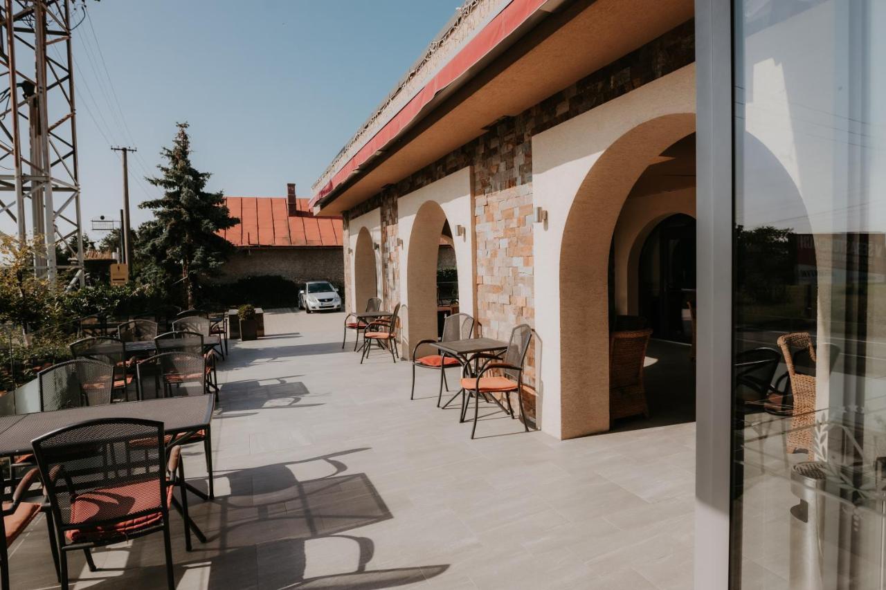 Hotel Bonaparte Kösice Dış mekan fotoğraf